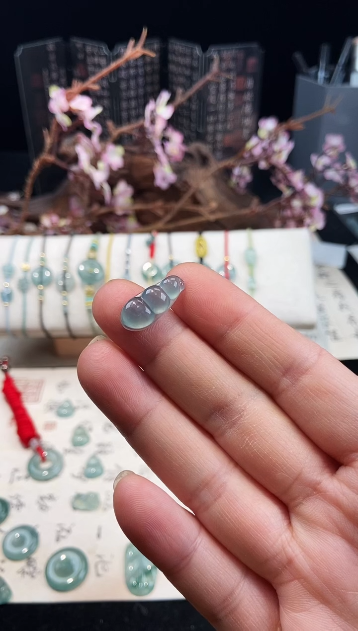 【闪购商品】翡翠吊坠(不含链)未镶嵌福豆裸石镶嵌打孔请联系客服