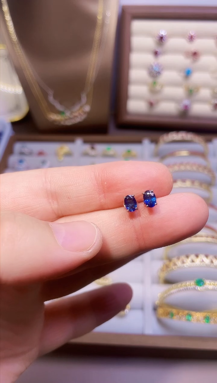 【闪购商品】蓝宝石耳饰银S925镶嵌一对