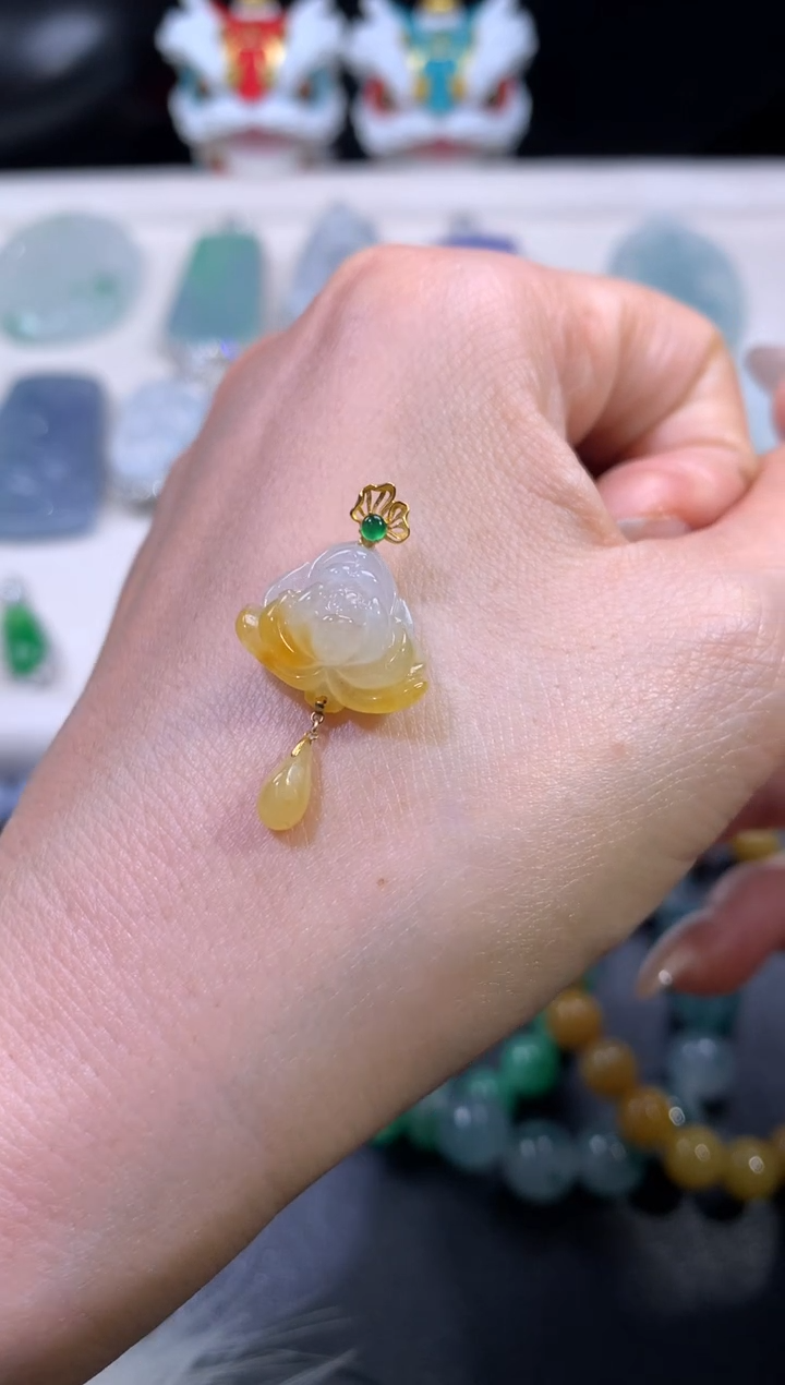 吊坠(不含链)18K金镶嵌翡翠 