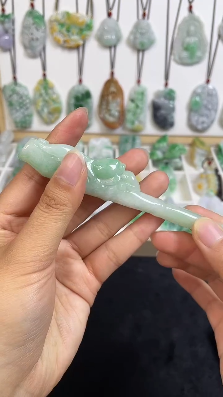 颈饰未镶嵌翡翠1