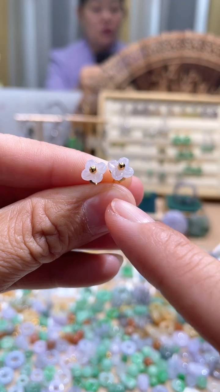 【闪购商品】翡翠颈饰未镶嵌花一对