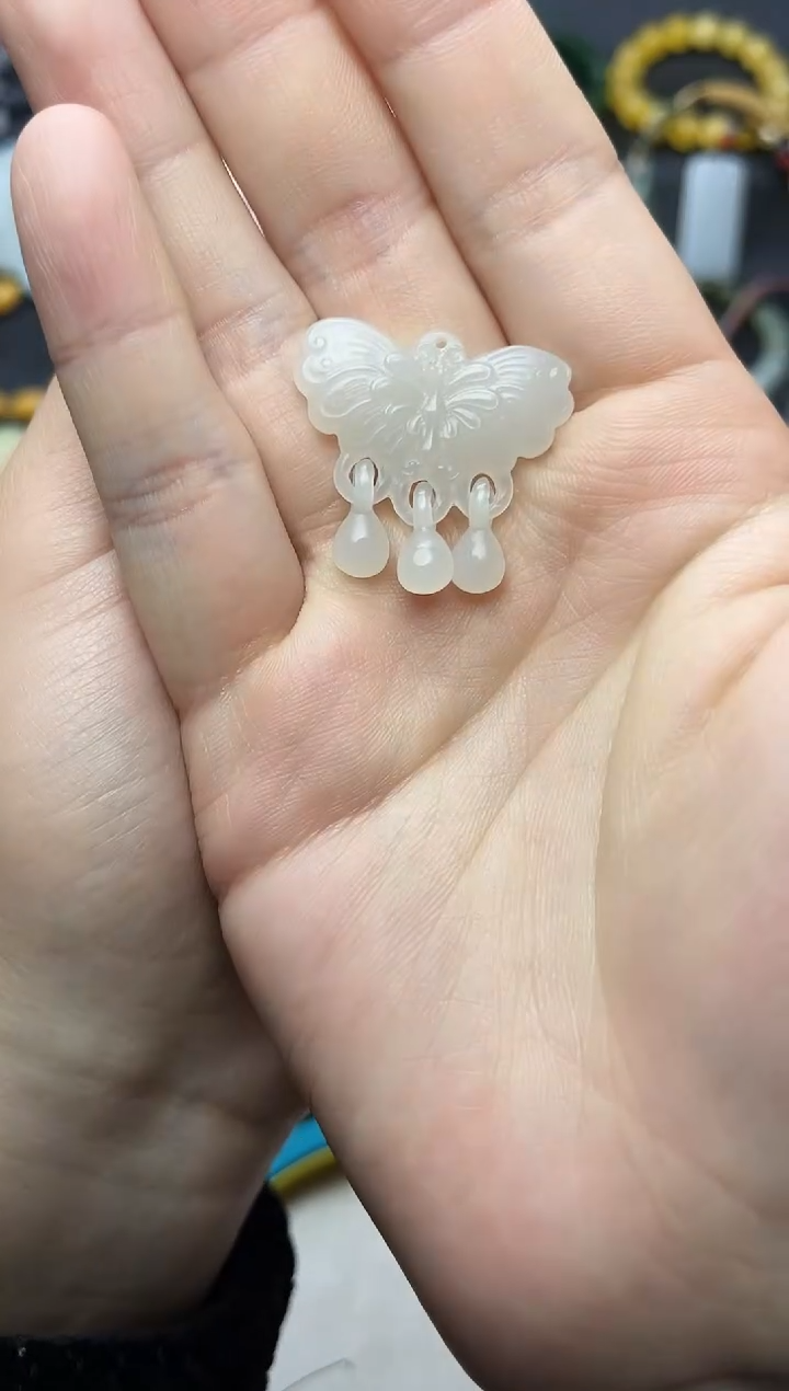 颈饰未镶嵌和田玉蝴蝶06