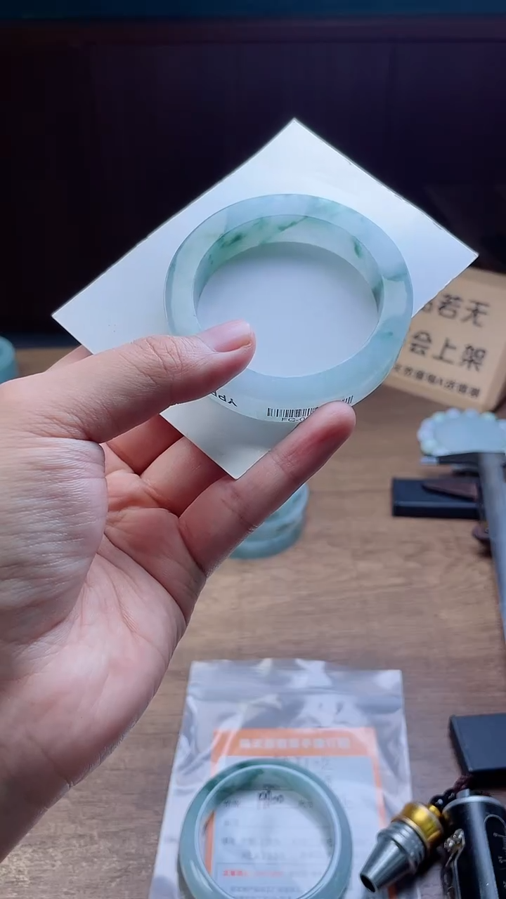 定制翡翠手镯未镶嵌姚*娟定制