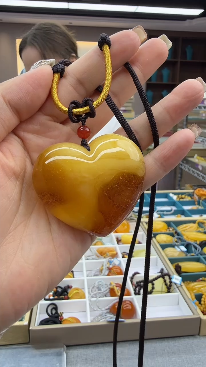 琥珀颈饰未镶嵌68秒拍号 假一罚三 