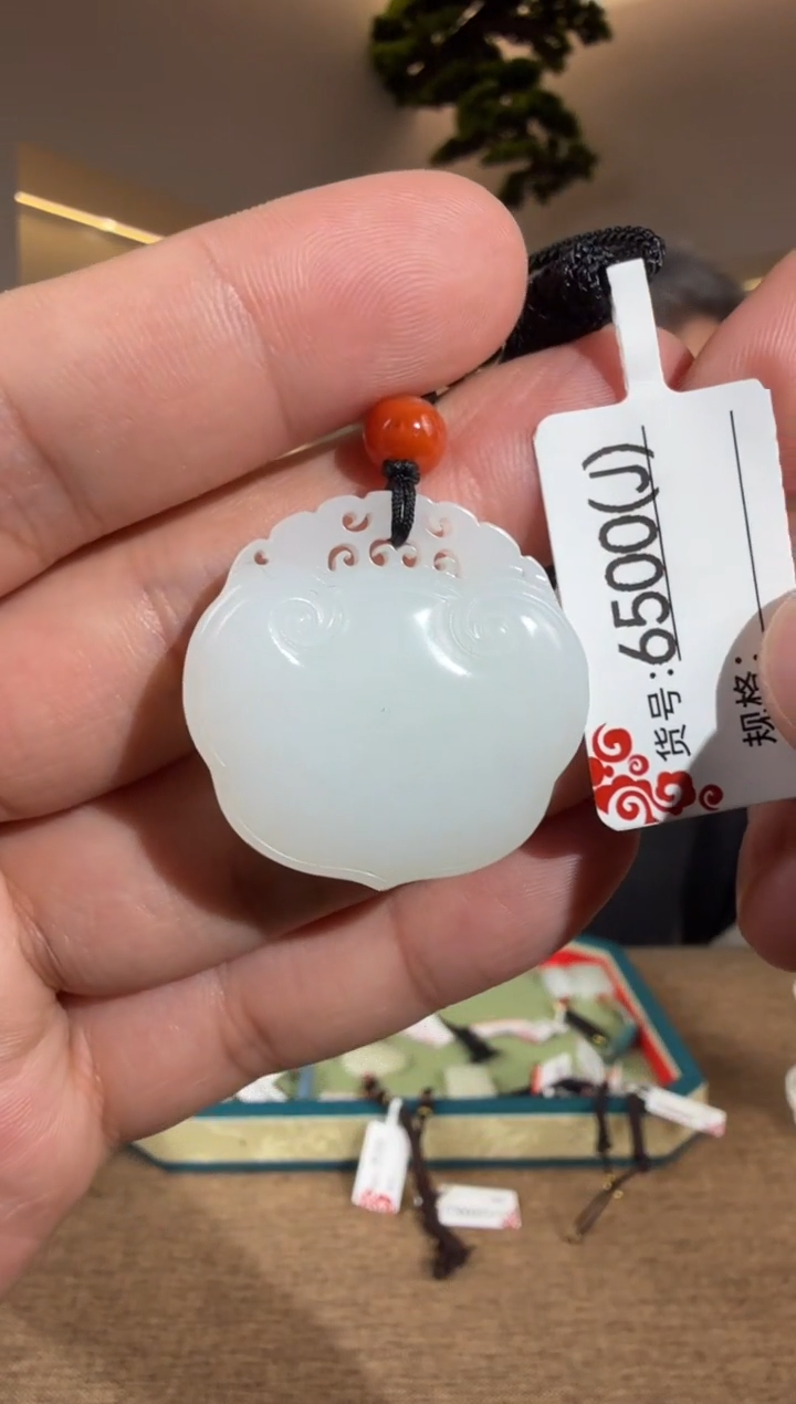 颈饰未镶嵌和田玉J