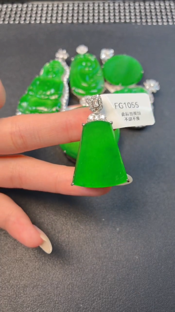 颈饰银S925镶嵌翡翠吊坠