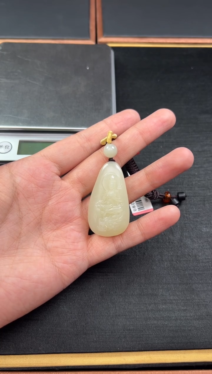 【闪购商品】和田玉吊坠(赠链)未镶嵌且末金山微色差L