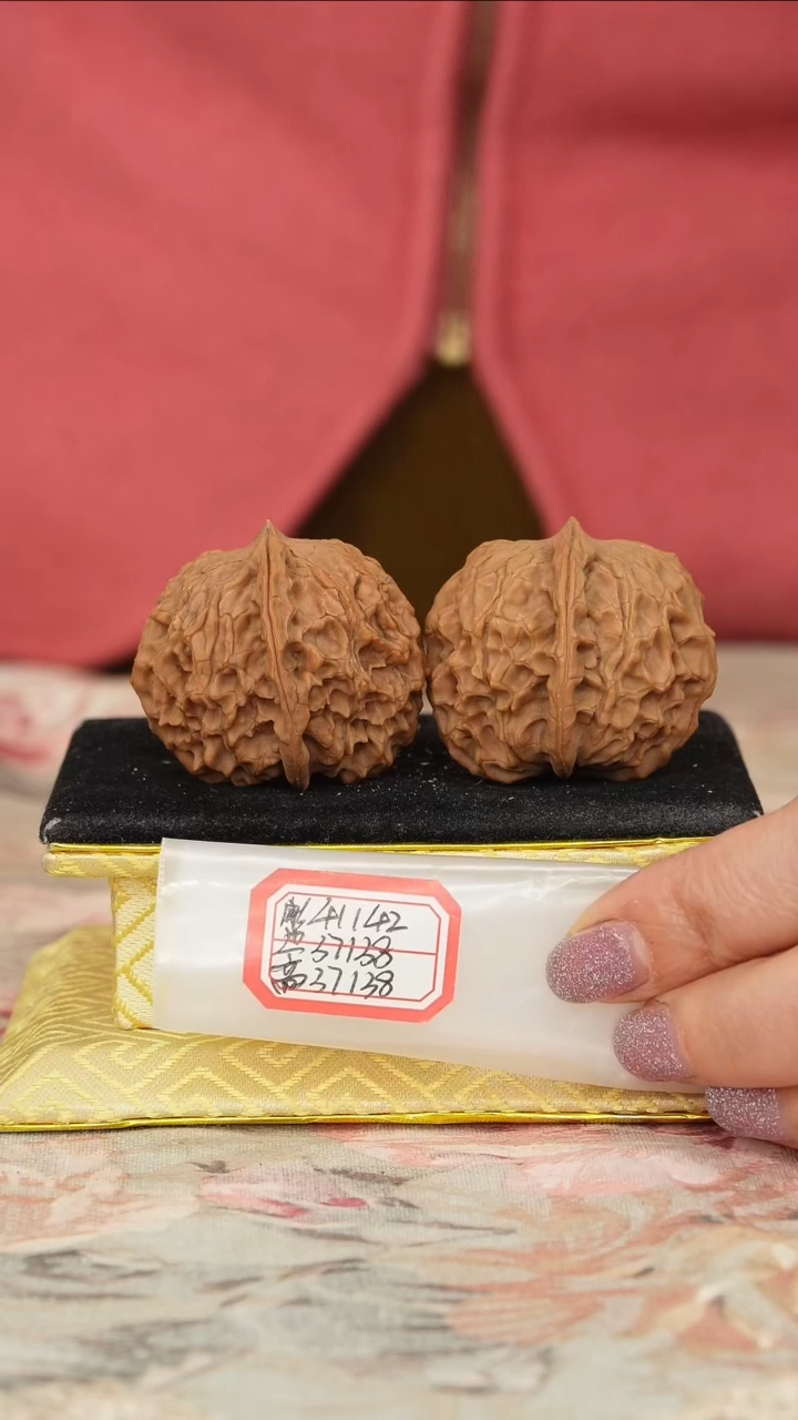 【闪购商品】文玩核桃把件非嫁接元宝