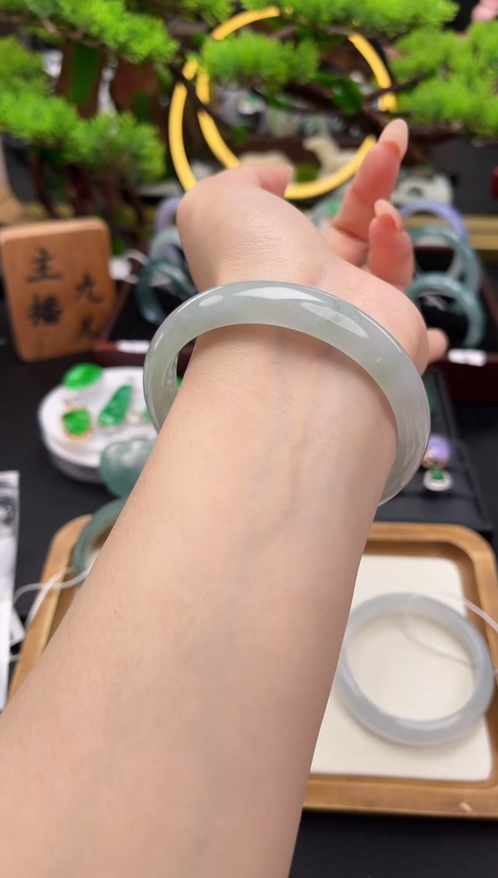 未镶嵌手镯翡翠手镯