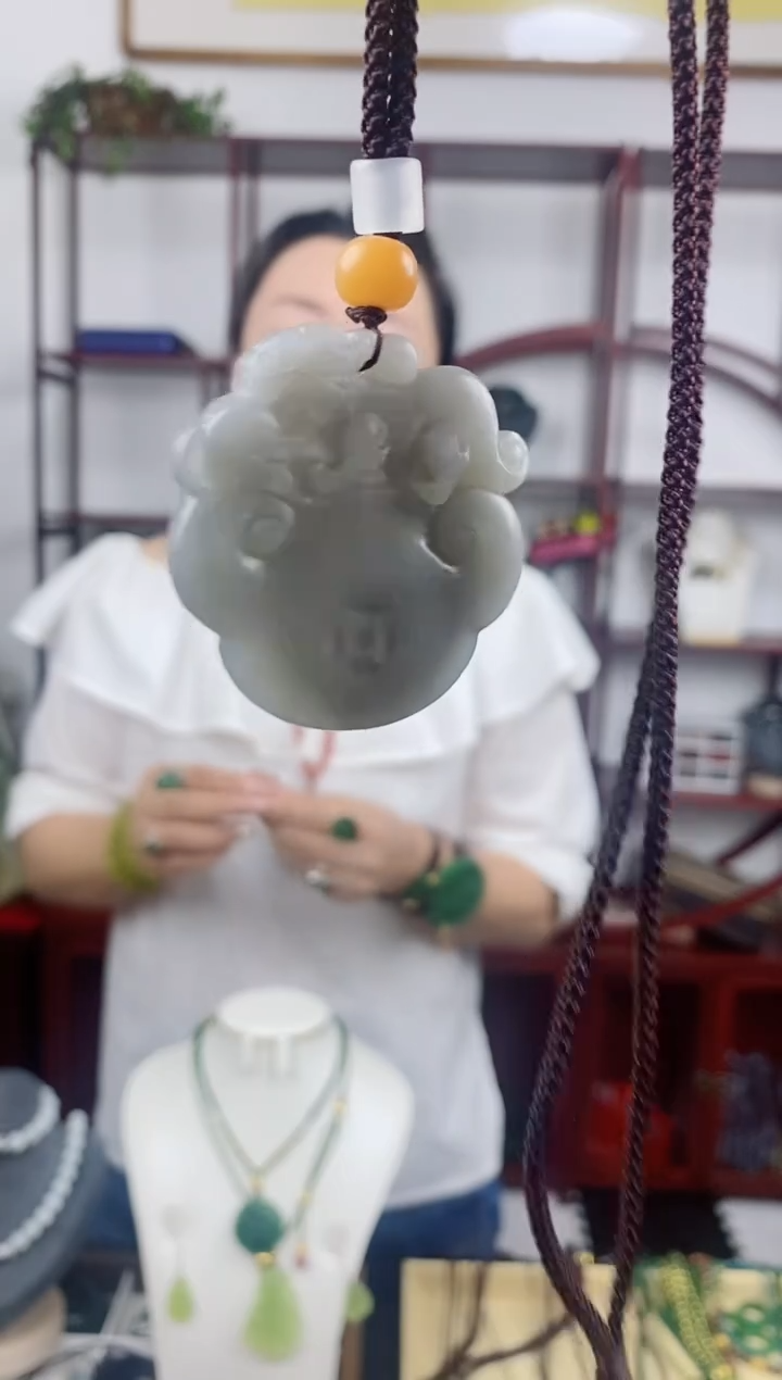 颈饰未镶嵌和田玉洋洋得意