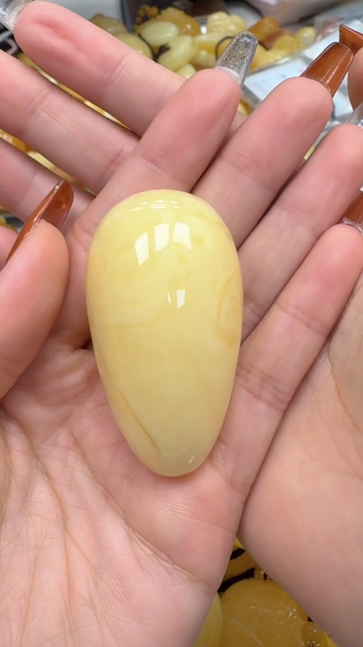 裸石琥珀未镶嵌如图