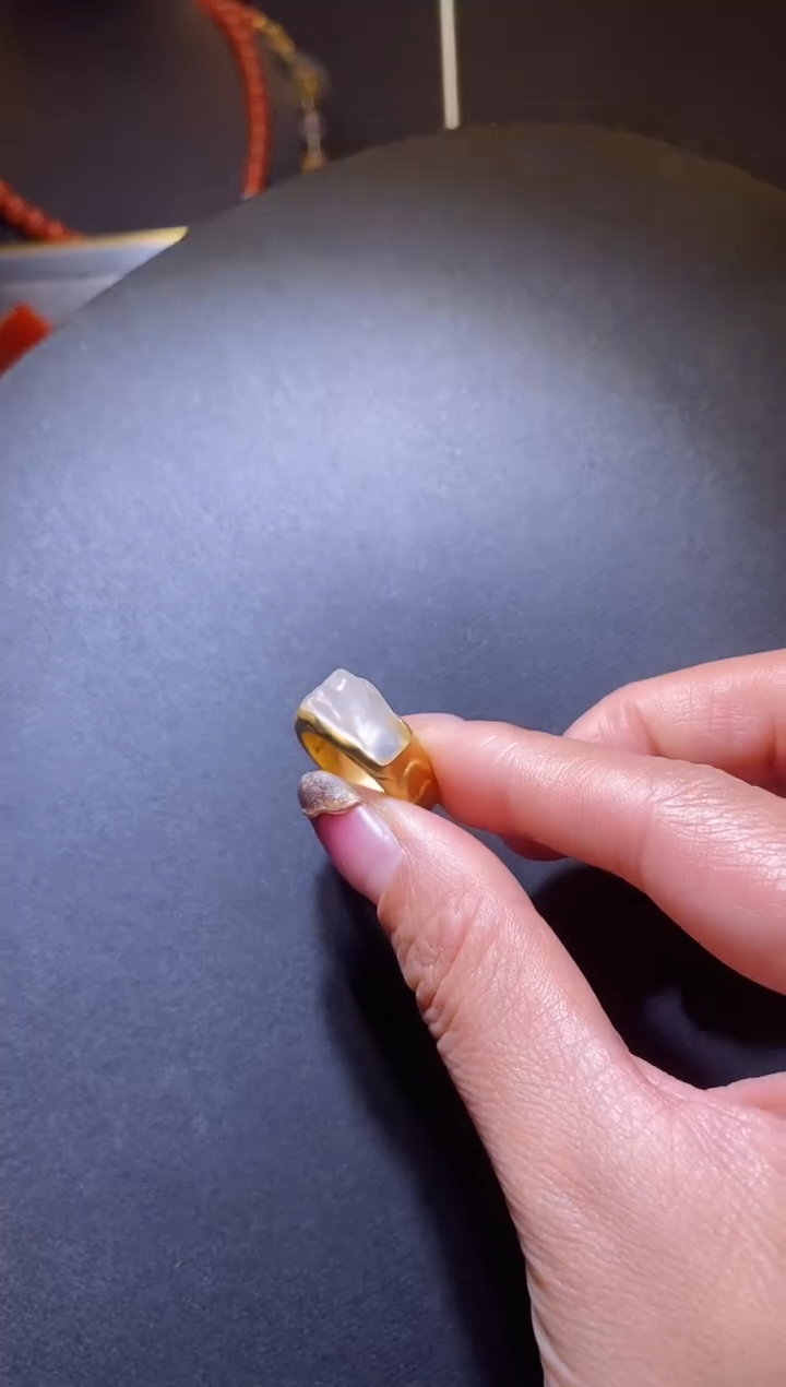 18K金镶嵌戒指翡翠翡翠山行戒指