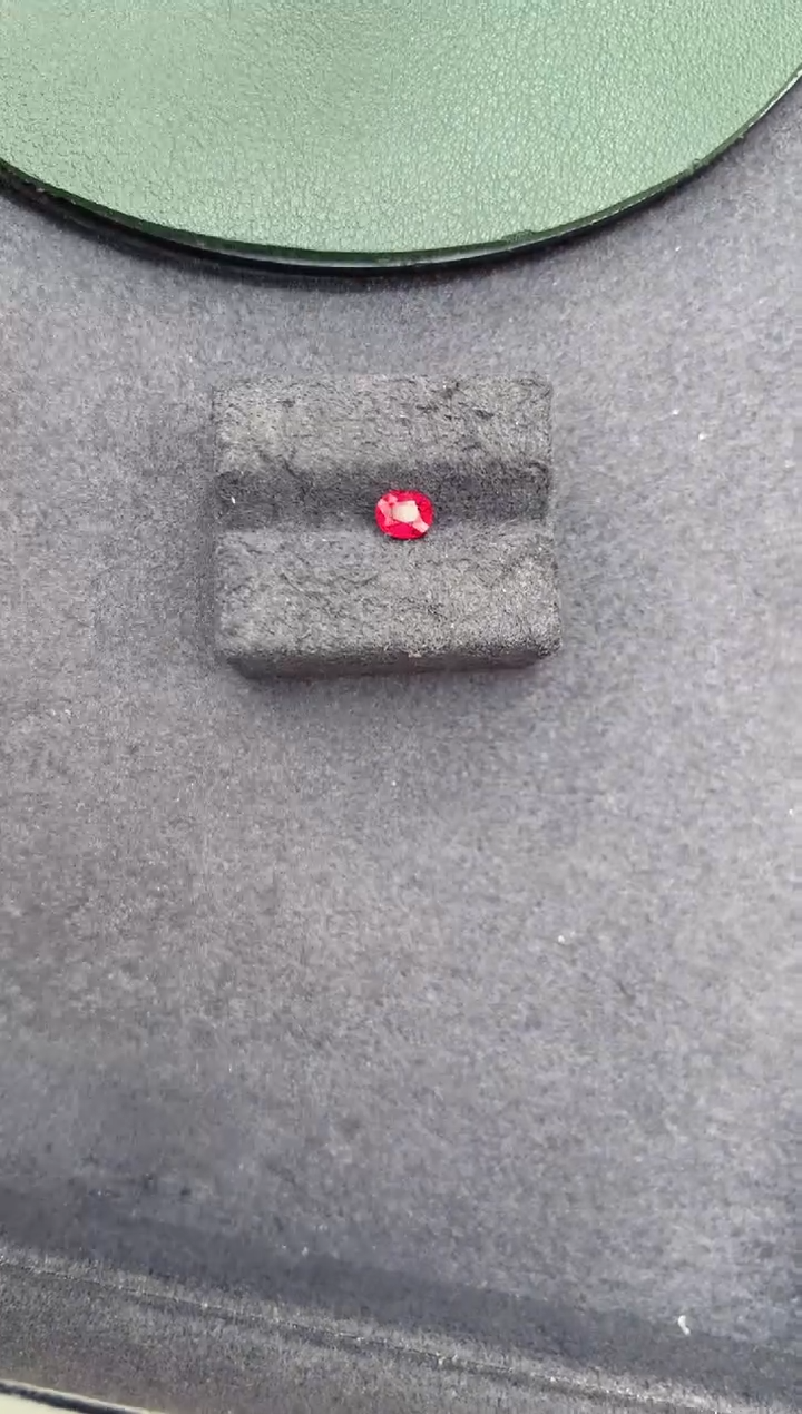 裸石未镶嵌红宝石55分鸽血红  0199