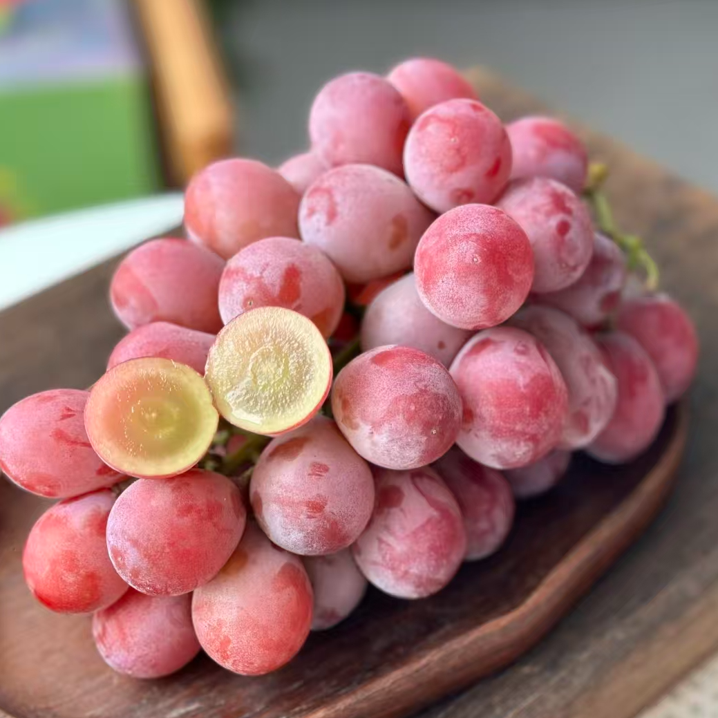 【精选礼盒装】妮娜皇后葡萄礼盒装一箱 净重约3斤