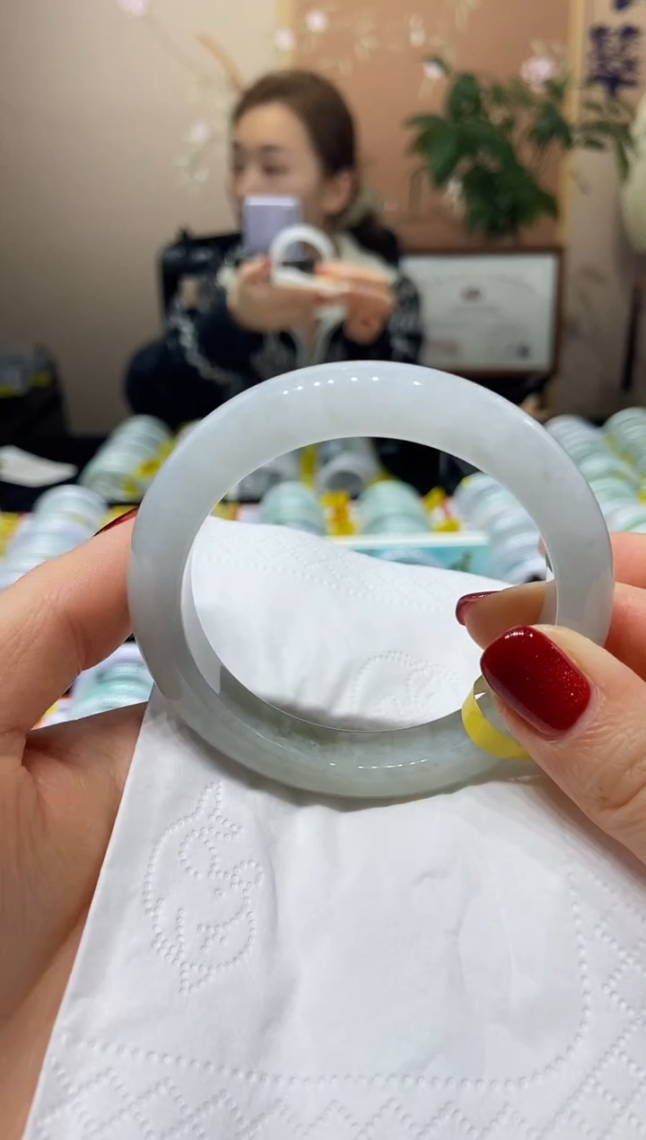 【闪购商品】翡翠手镯未镶嵌55.6圈口