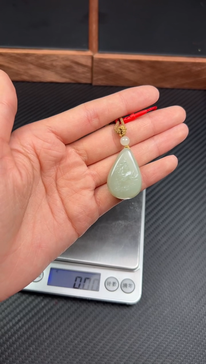 【闪购商品】和田玉吊坠(赠链)未镶嵌且末微色差