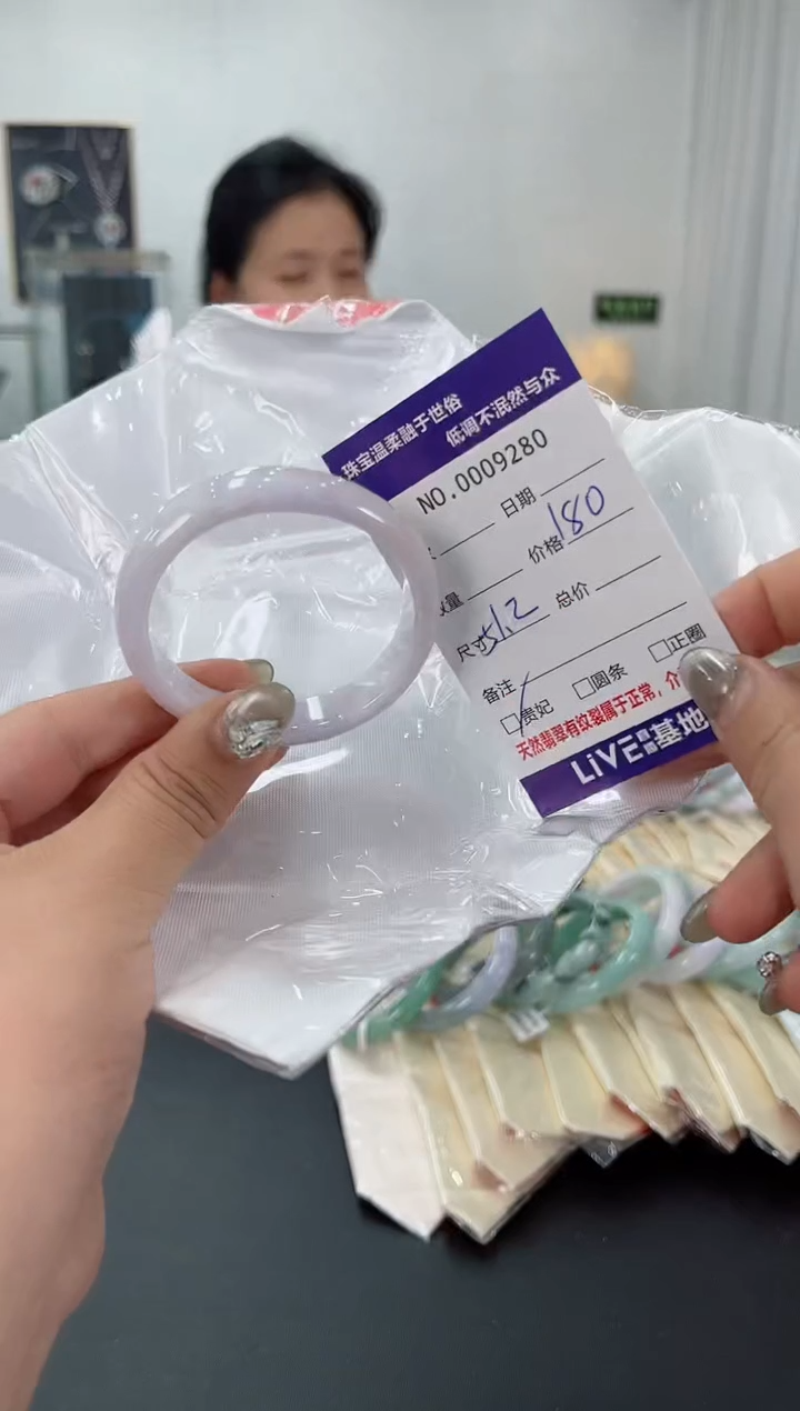 【闪购商品】翡翠手镯未镶嵌天然翡翠A货
