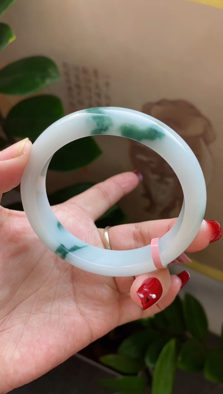 【闪购商品】翡翠手镯未镶嵌（血漏必买）无棉 牛奶底飘花16号