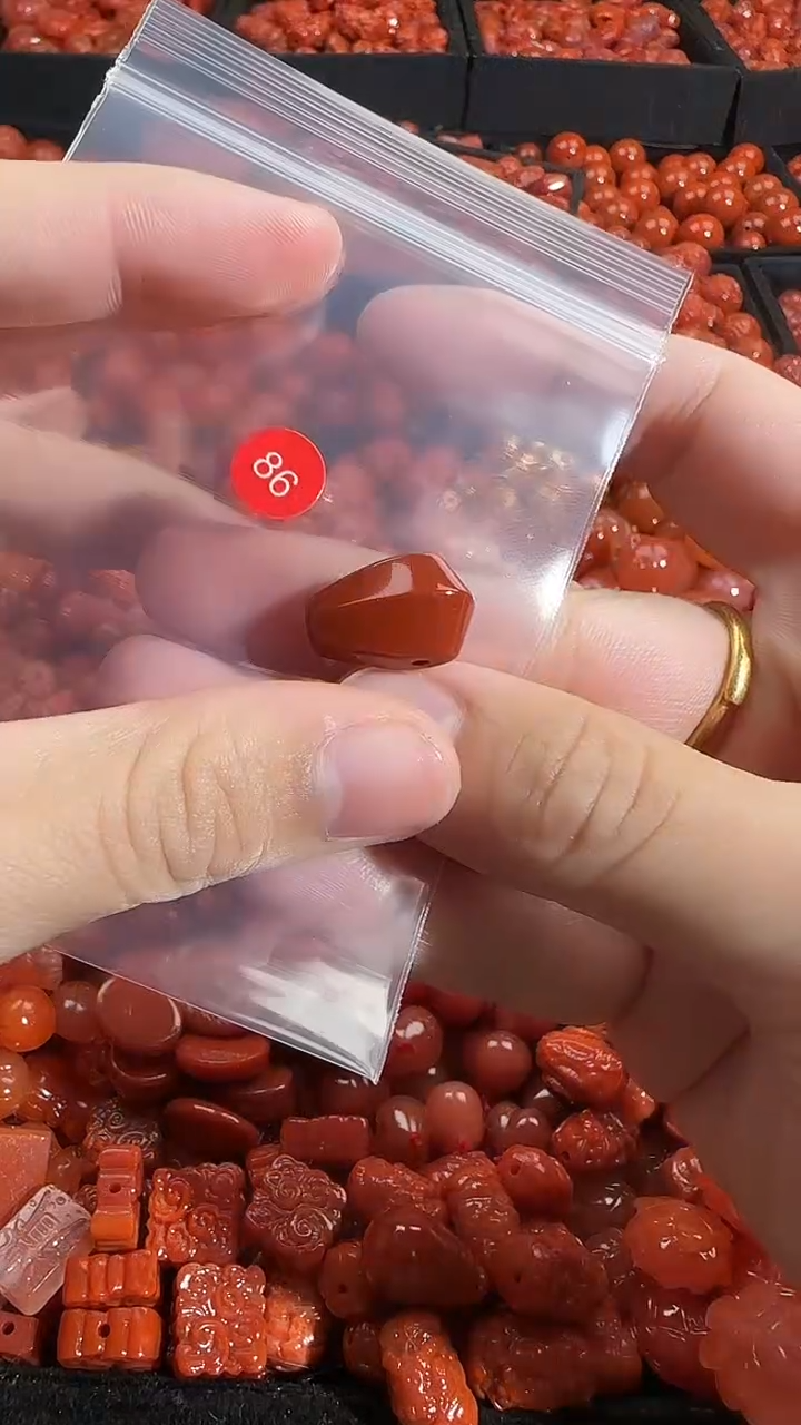 颈饰未镶嵌南红玛瑙1