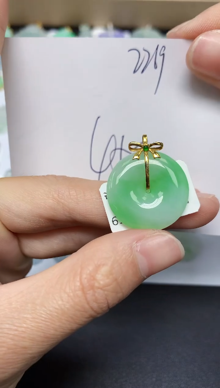 翡翠18K金镶嵌颈饰 天然翡翠A货