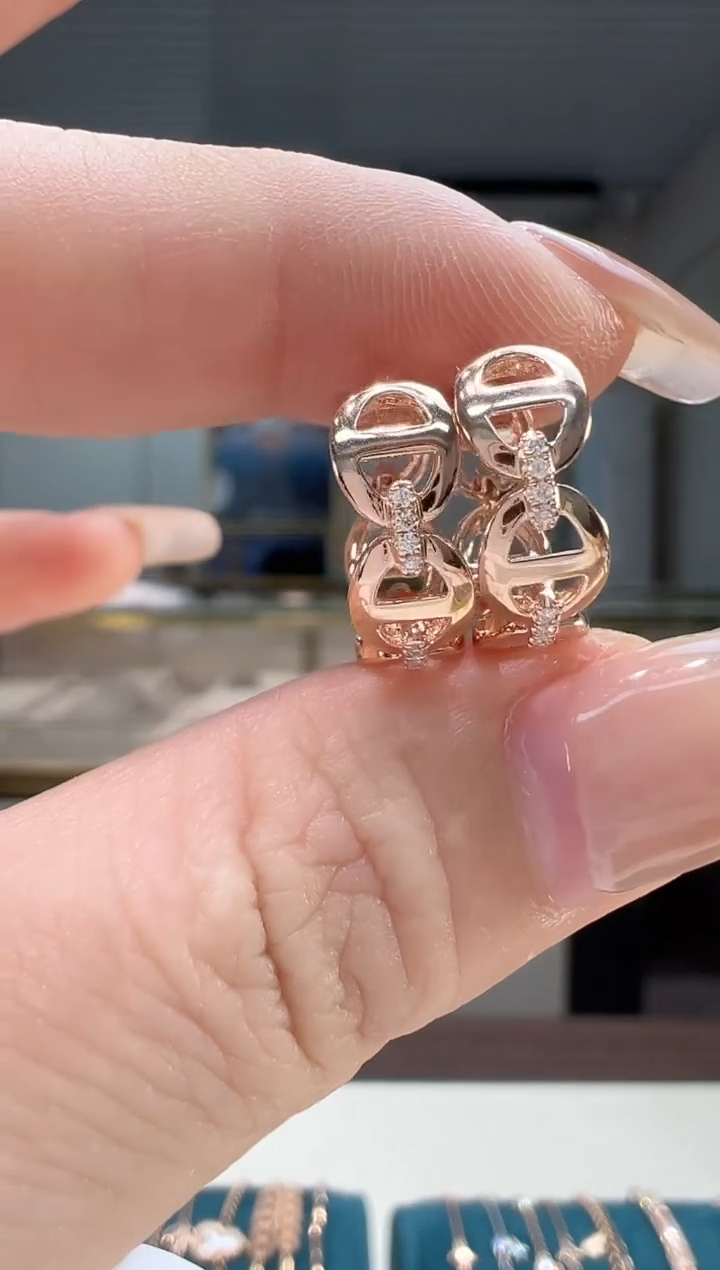 【闪购商品】钻石耳环18K金镶嵌新款镶钻猪鼻子耳环K红