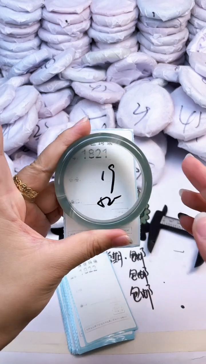 玛瑙/玉髓手镯未镶嵌1821