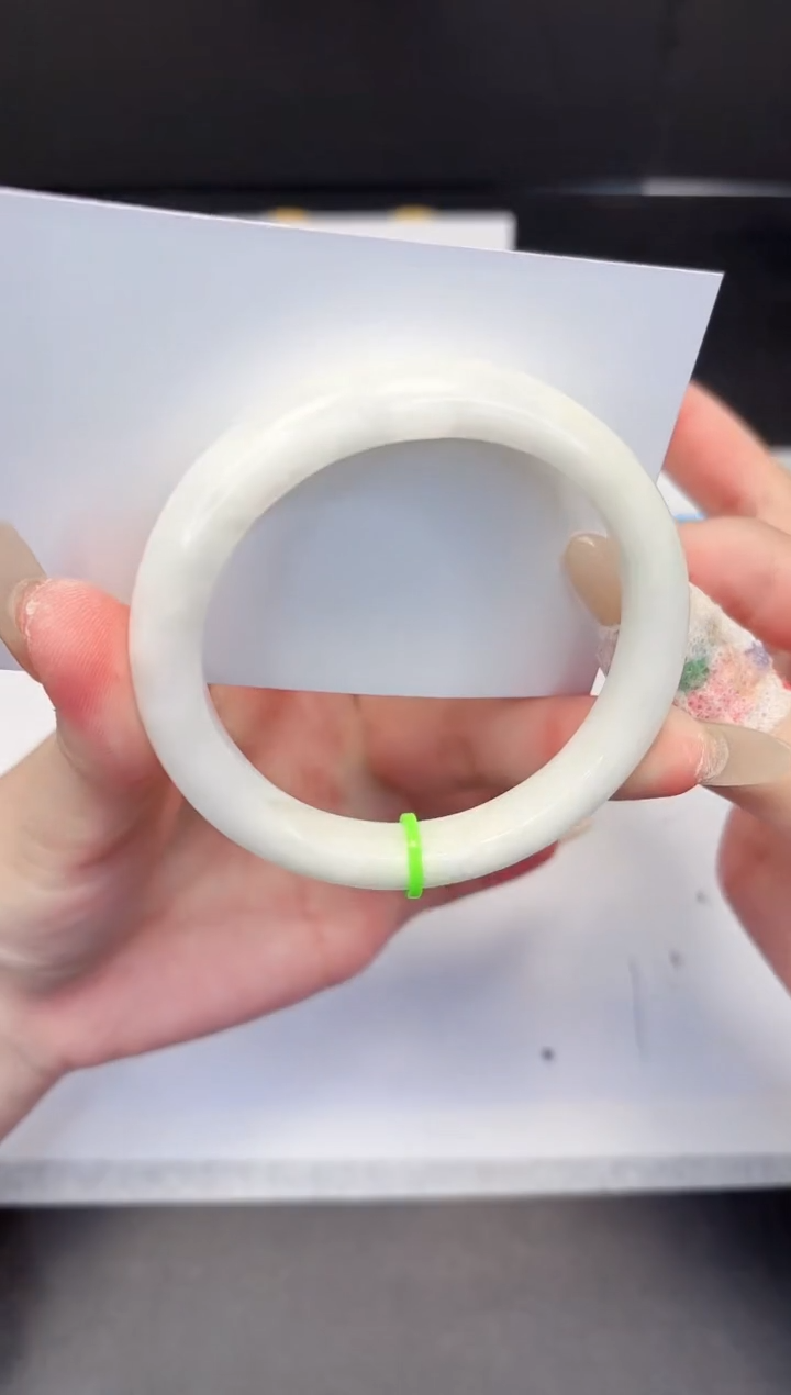 【闪购商品】石英质玉手镯未镶嵌36-56.7