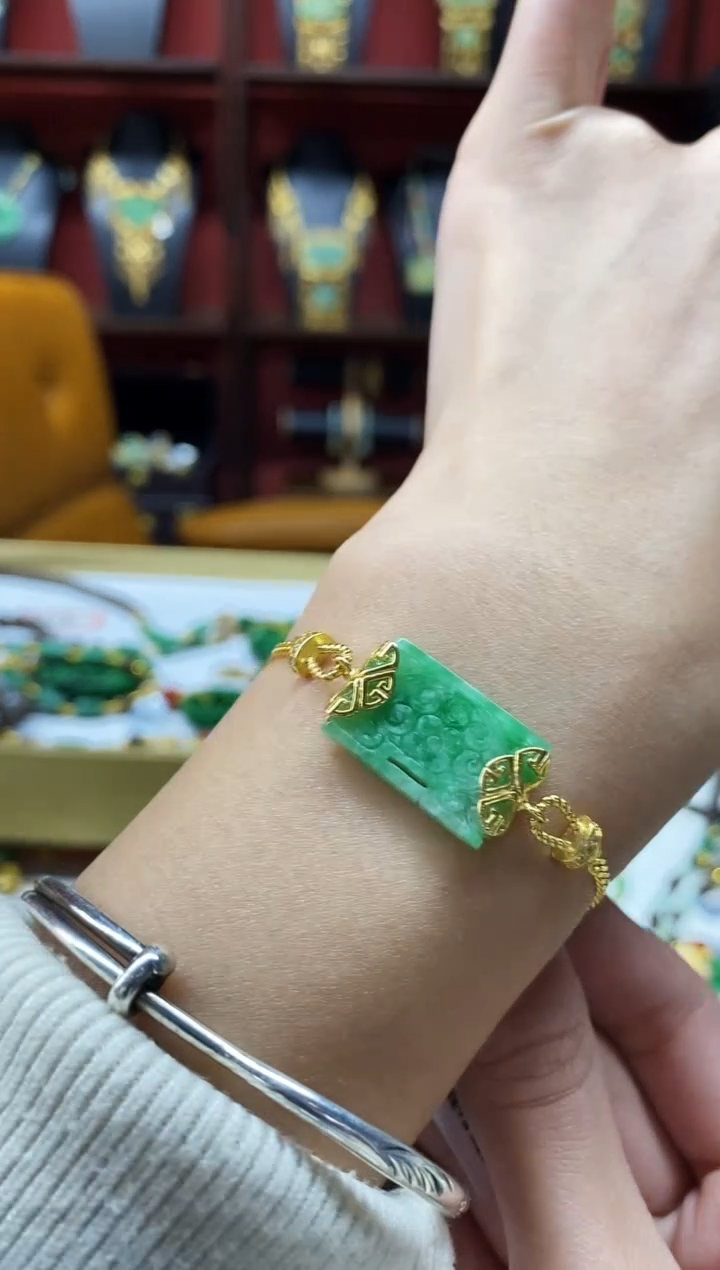 颈饰未镶嵌翡翠手串