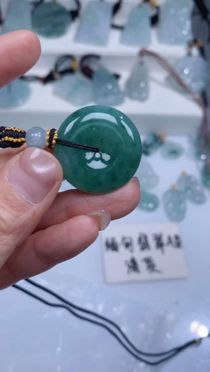 颈饰未镶嵌翡翠吊坠