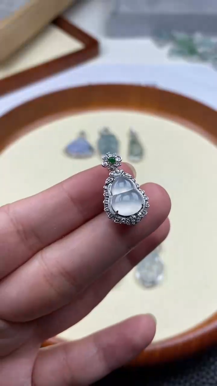 【闪购商品】翡翠挂件未镶嵌葫芦