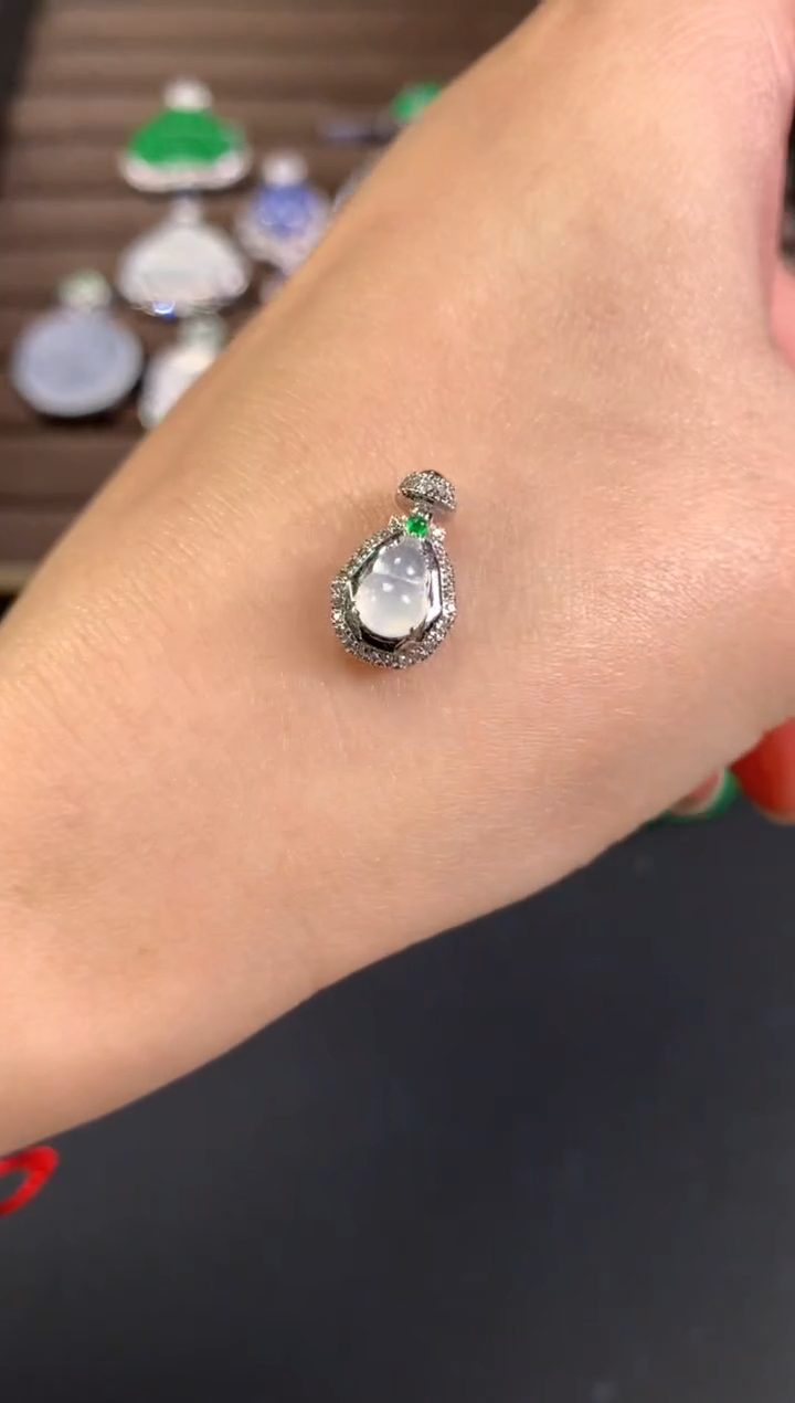 【闪购商品】翡翠吊坠(不含链)18K金镶嵌A581|(多样性发货）拍一发一