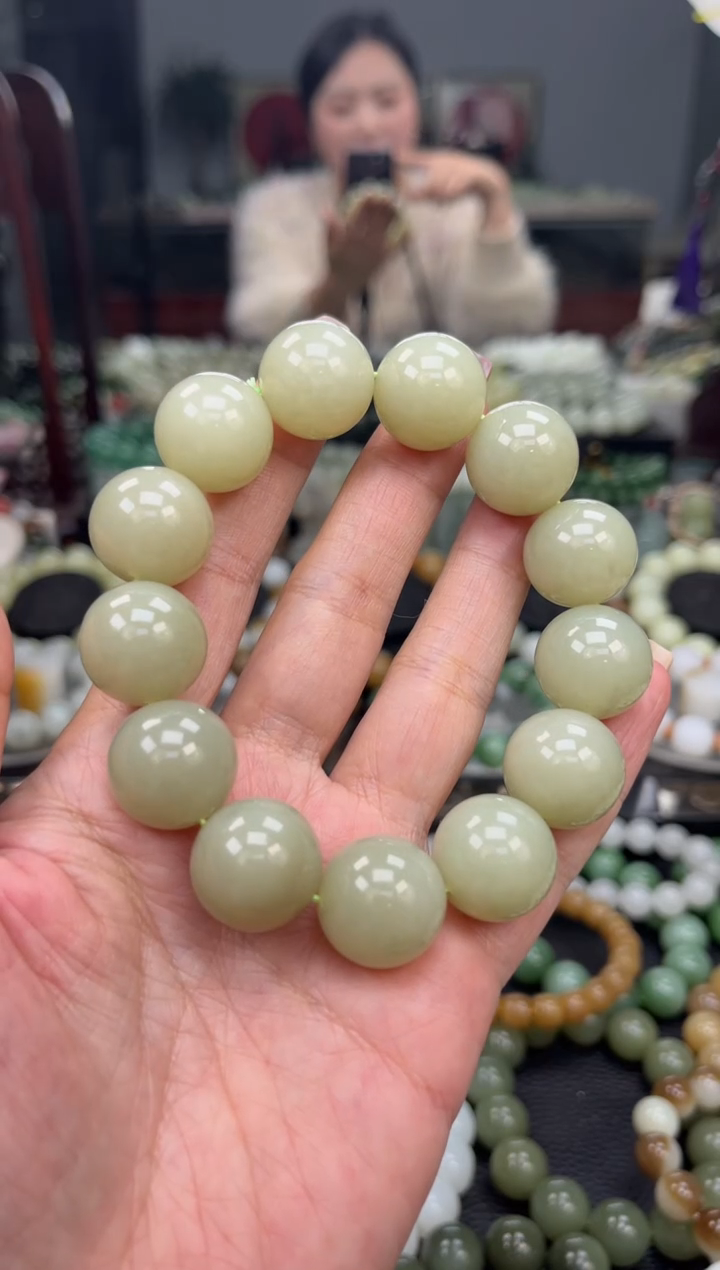 【闪购商品】和田玉手串未镶嵌新疆且末奶油黄卡18
