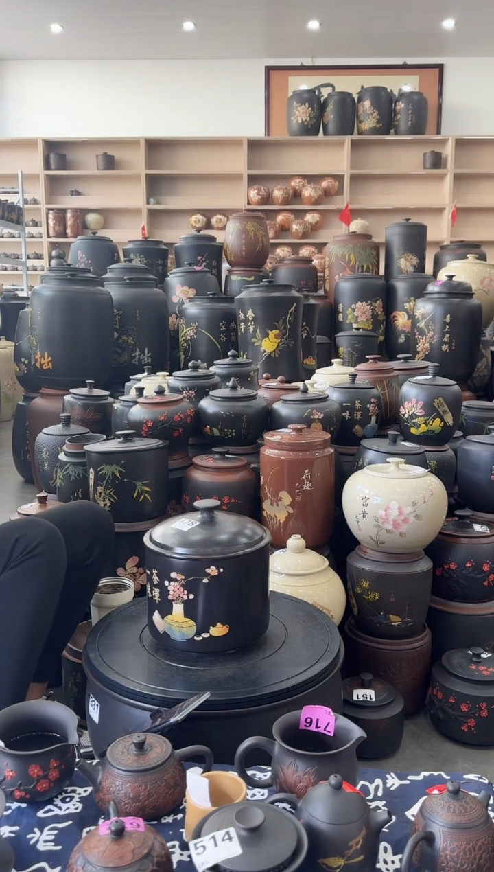 罐瑕疵茶叶罐   彩填小五饼拱盖  473