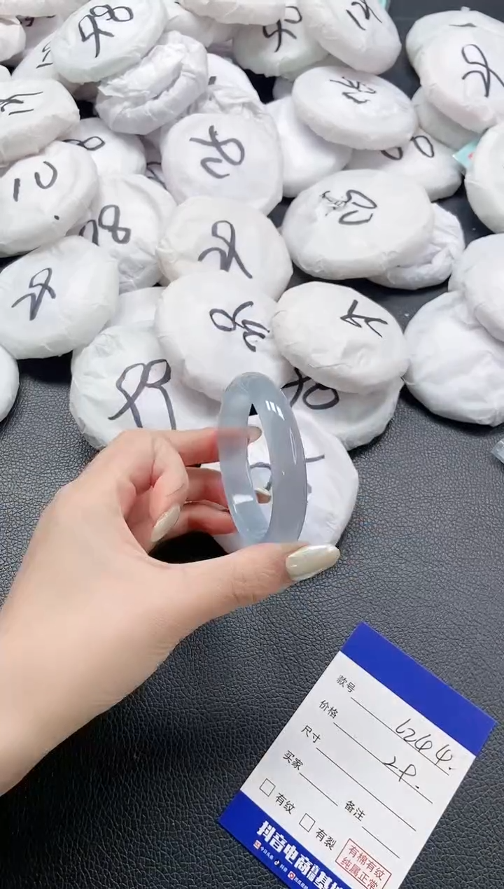 【闪购商品】石英质玉手镯未镶嵌 8L244-52