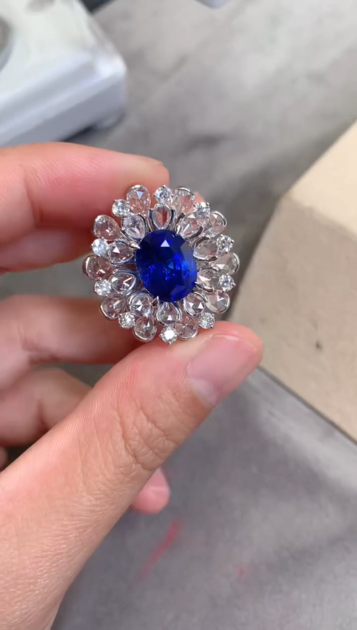 【闪购商品】蓝宝石戒指18K金镶嵌6.3CT