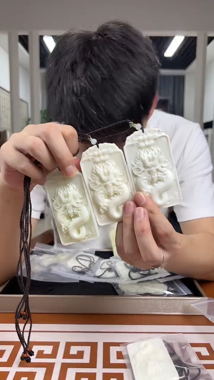 未镶嵌颈饰蓝田玉（蛇纹石化大理石玉）多样性发货一件二级料