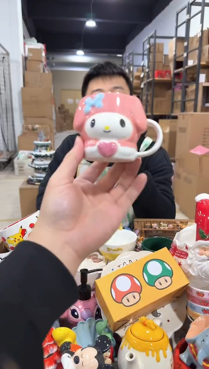 瓷片美乐蒂抱爱心一口杯 微瑕