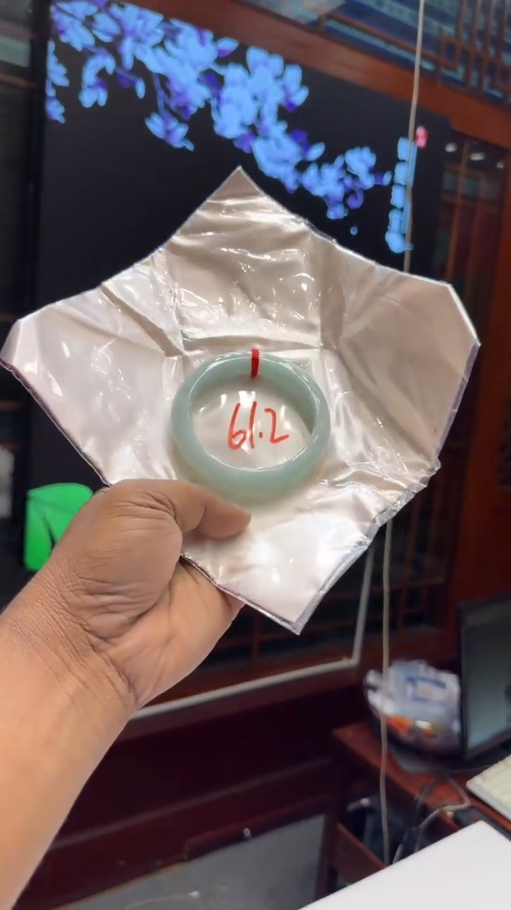 翡翠手镯未镶嵌手镯