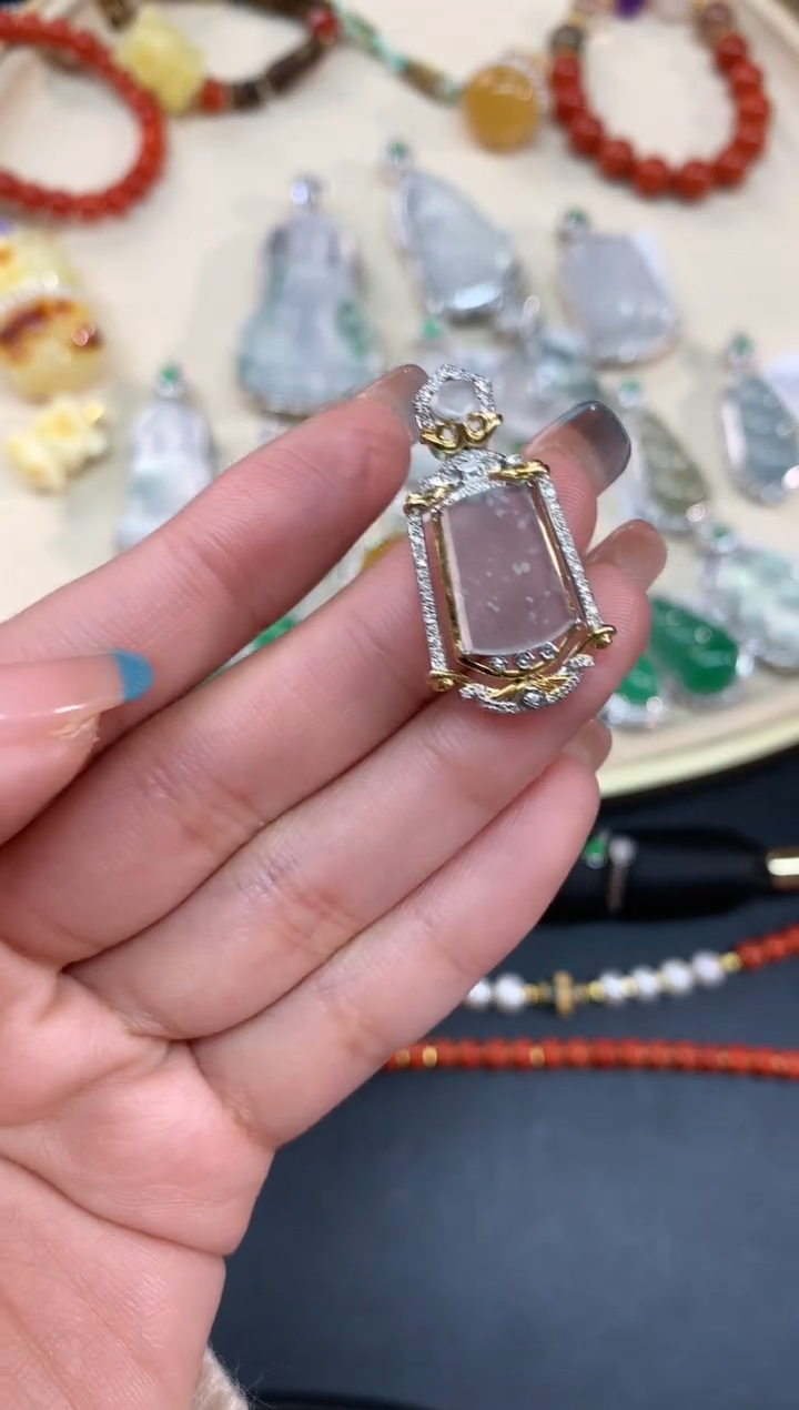 【闪购商品】翡翠吊坠(不含链)18K金镶嵌吊坠A176|4800