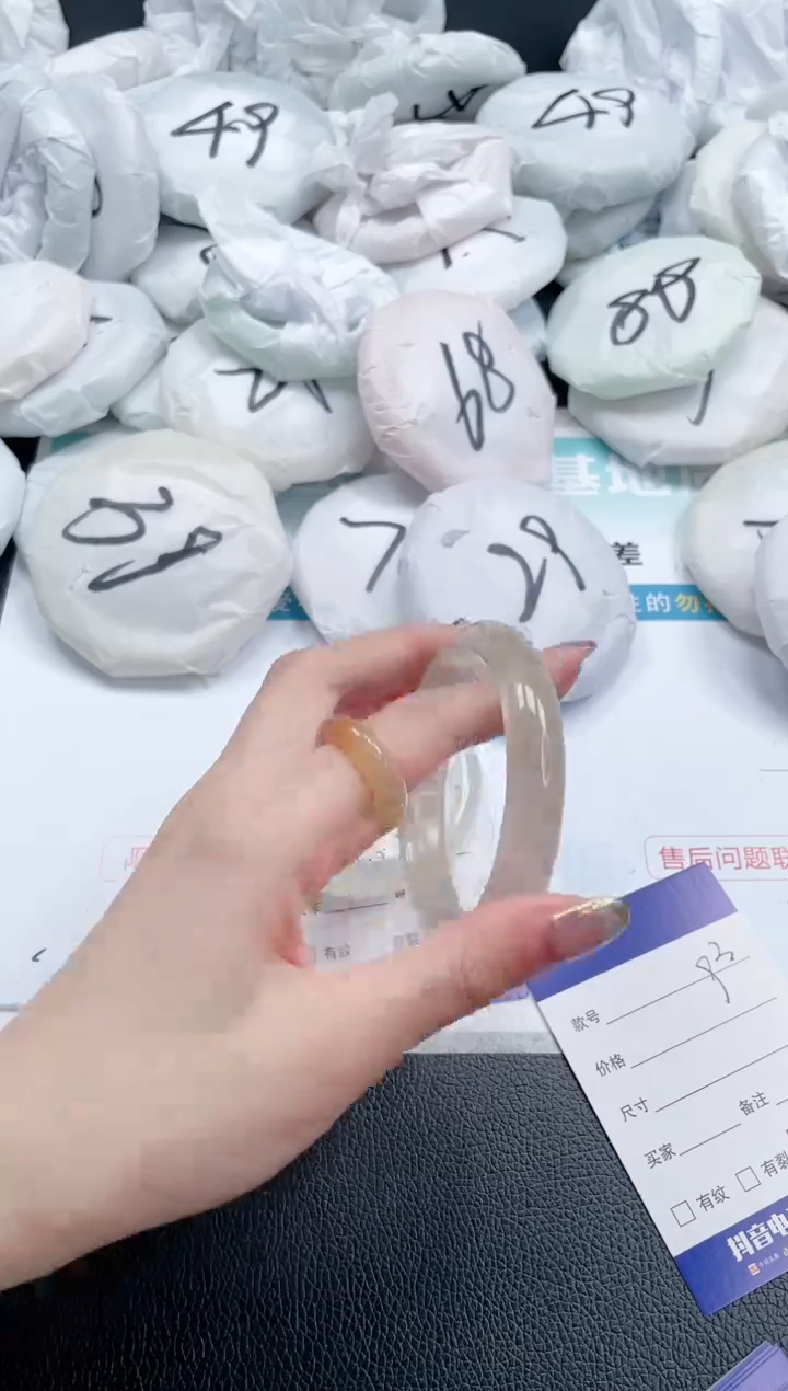 【闪购商品】石英质玉手镯未镶嵌25J92-58