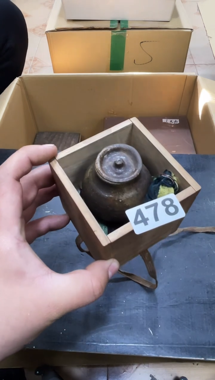 玺****瓷如图所示 阁集工艺品