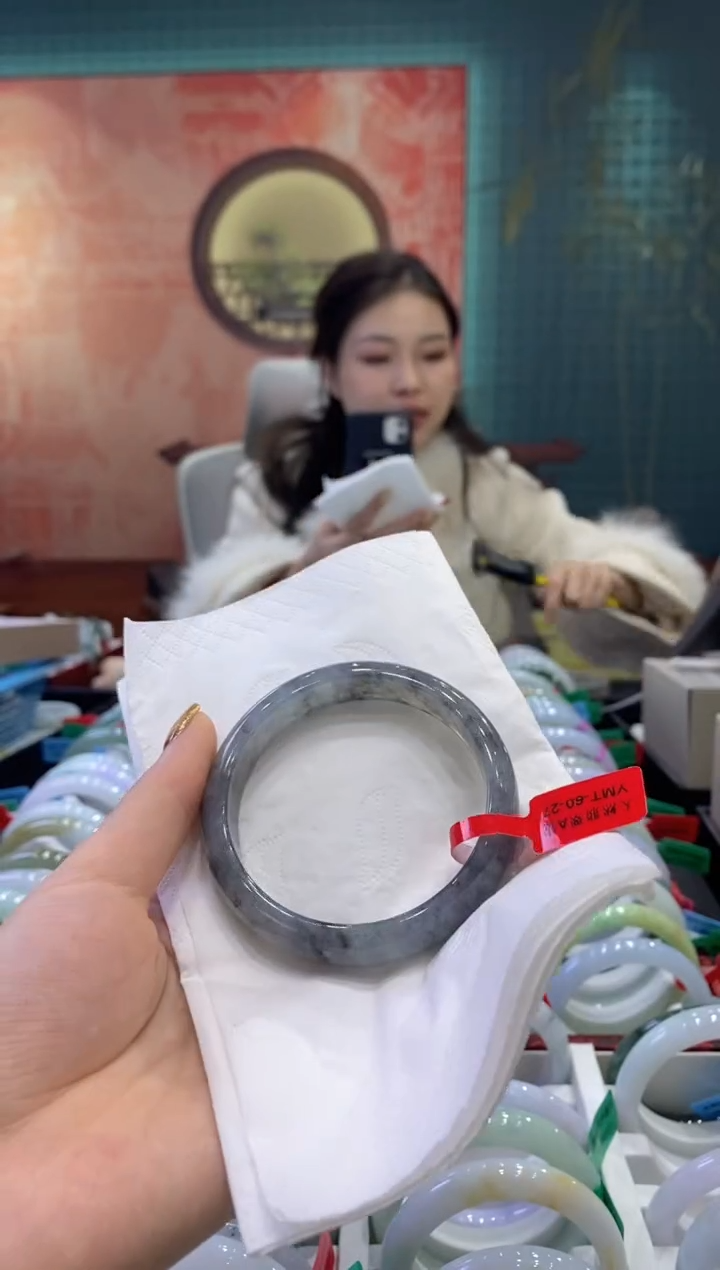 【闪购商品】翡翠手镯未镶嵌多人12777