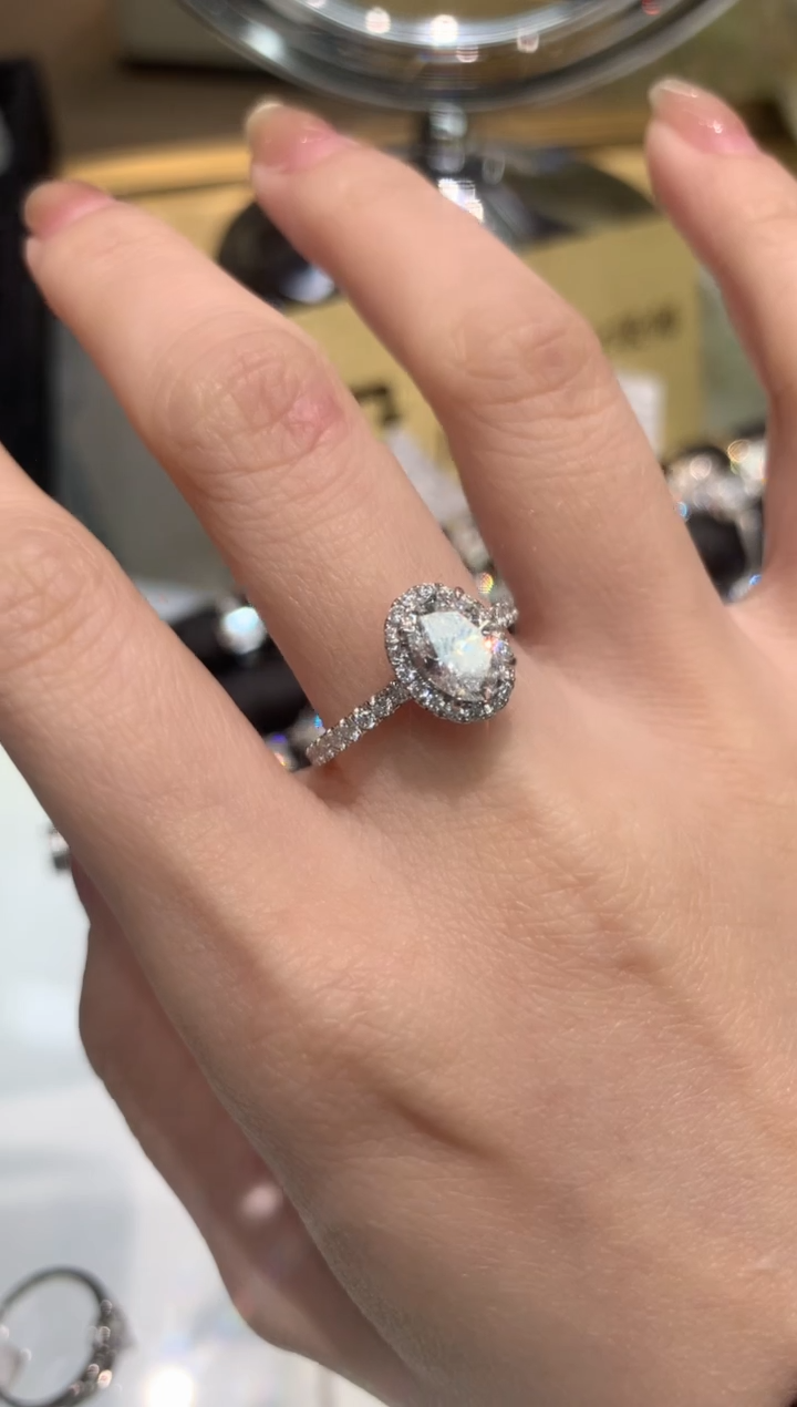 【闪购商品】实验室培育钻石18K金镶嵌椭圆1ct14圈