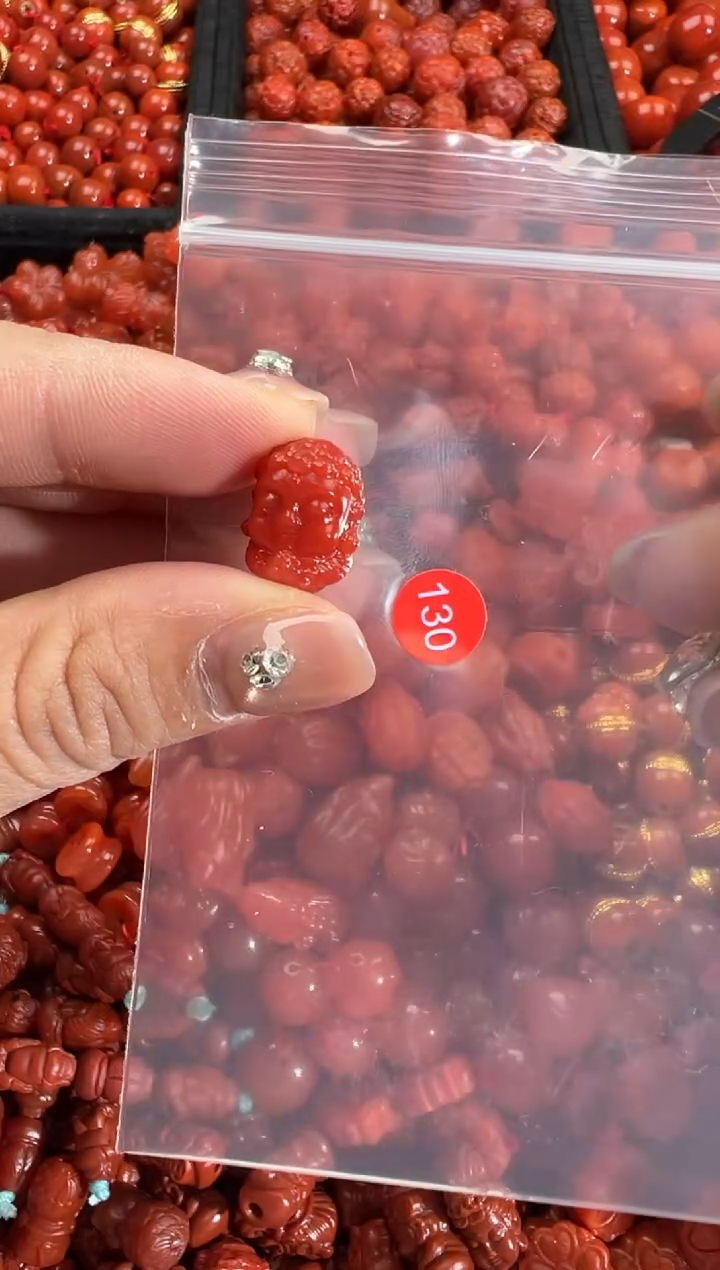 南红玛瑙未镶嵌颈饰1
