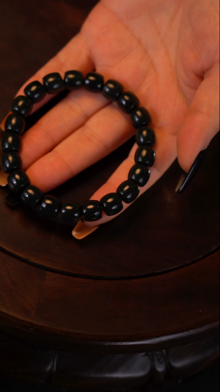 未镶嵌和田玉挂件左****豆手串