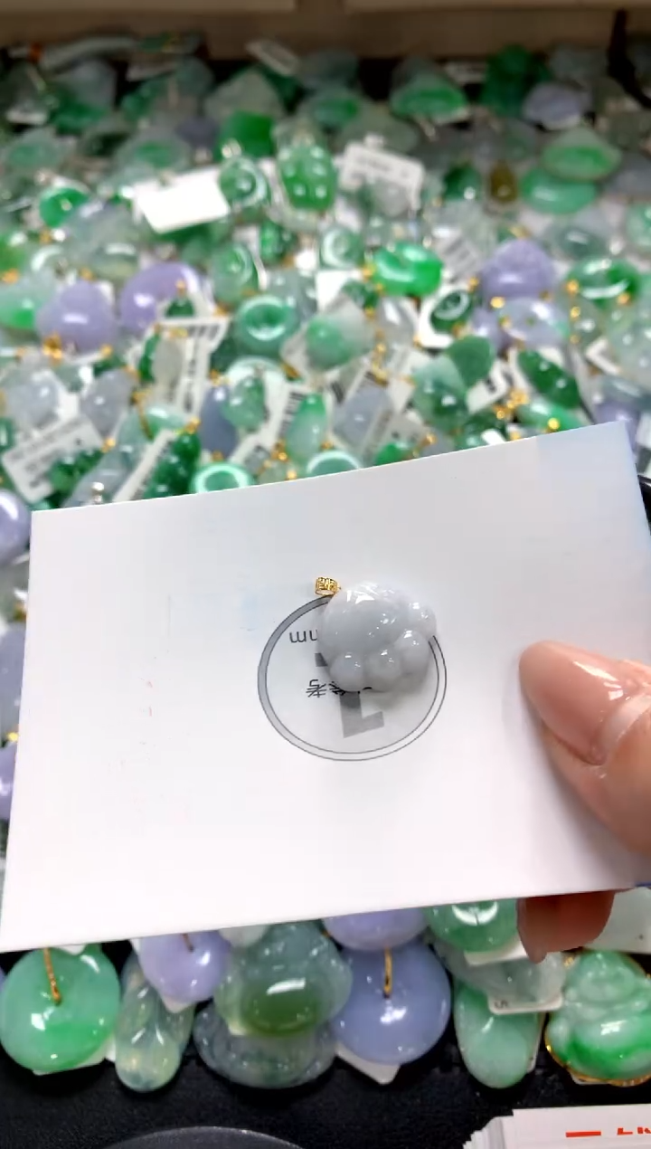 颈饰18K金镶嵌翡翠1111111111111111