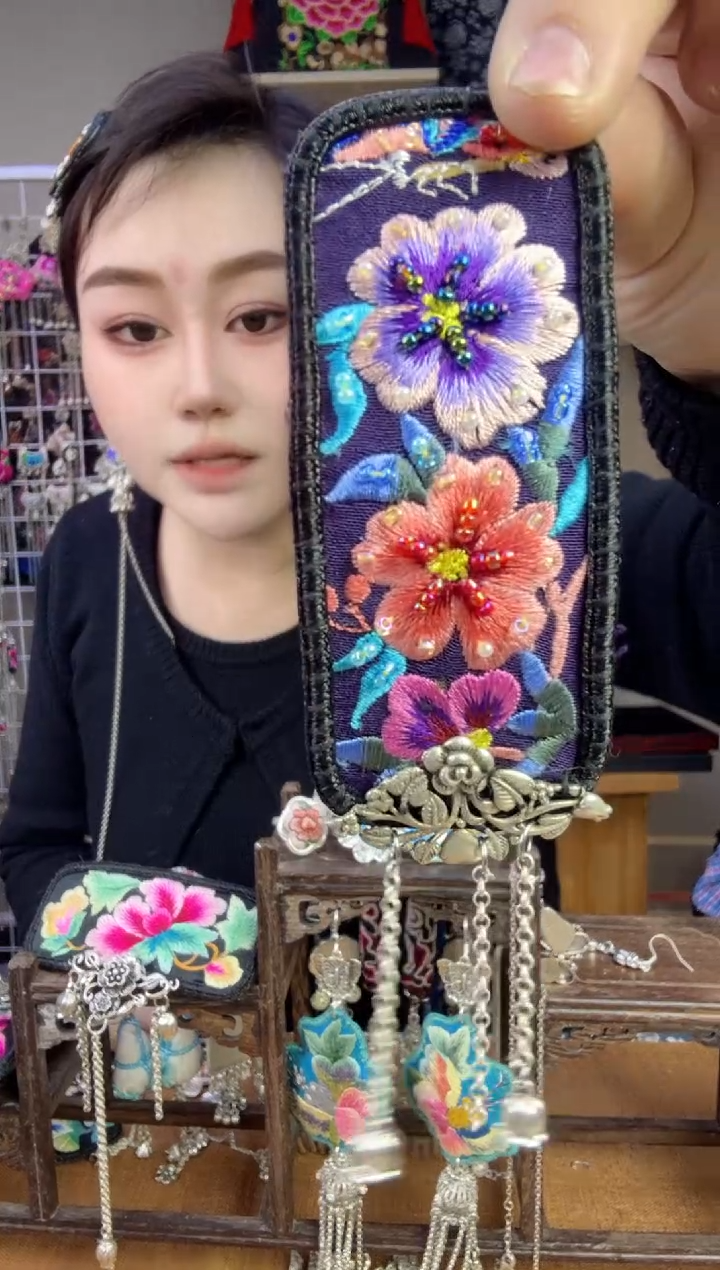 【闪购商品】刺绣纯手工苗绣非遗掰掰夹