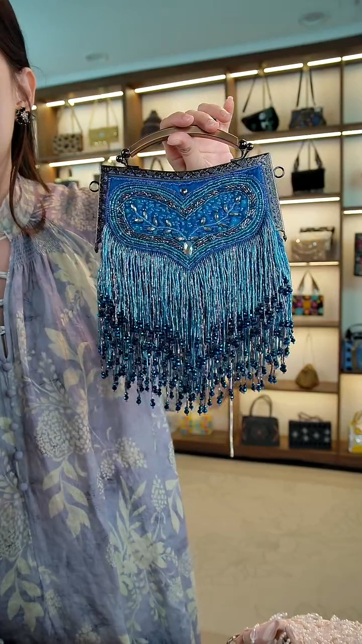 织绣百格汇手工包