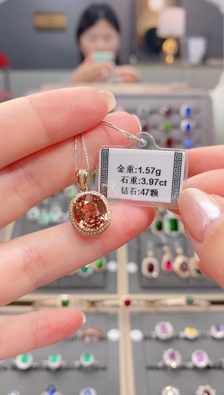 18K金镶嵌颈饰碧玺3.97  