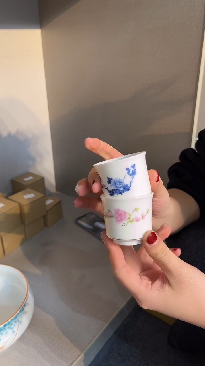 景德镇高温瓷两只小马蹄